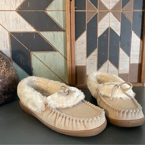 Minnetonka Women’s Moccasins Suede Faux Fur Sand Size 7